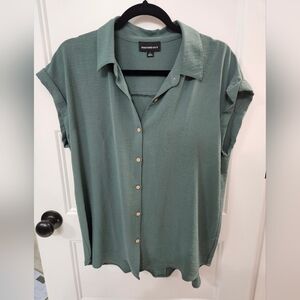 Fortune & Ivy Green Button Detail Blouse